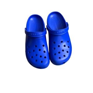 CROCS Classic Clog in Bright Blue
